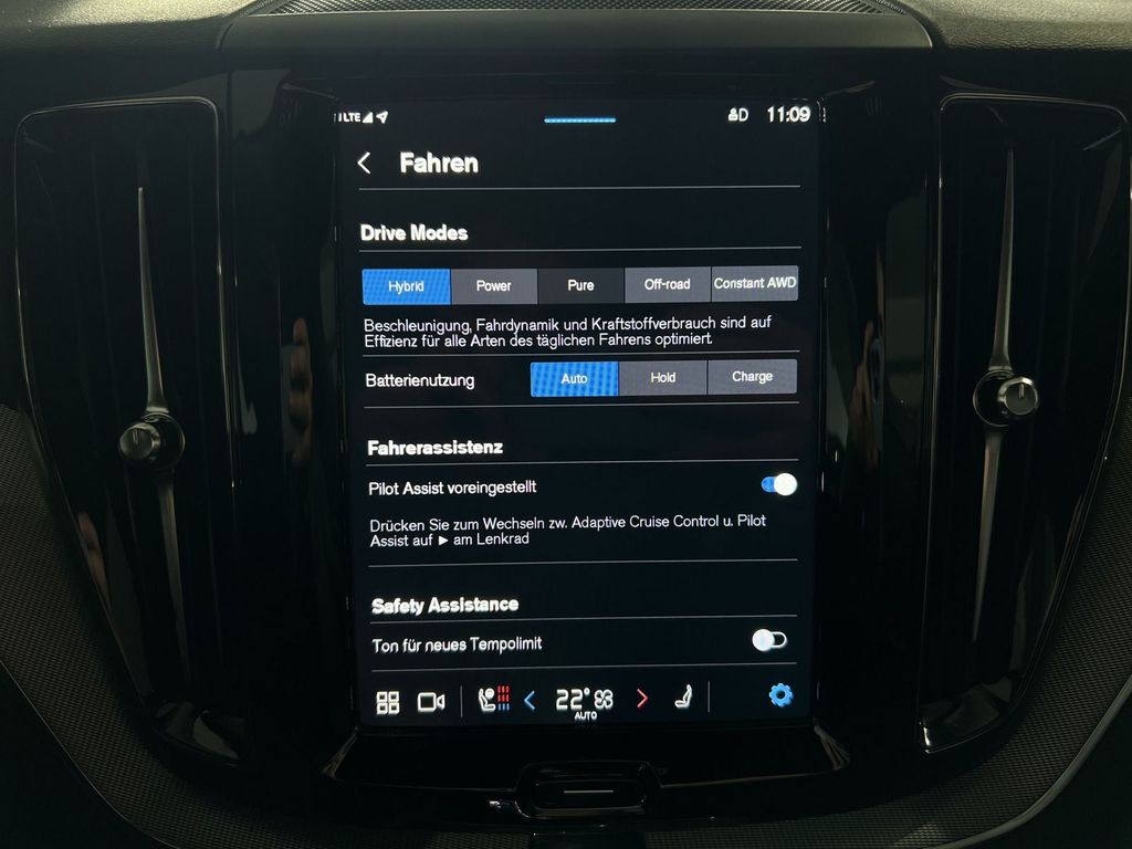 Volvo XC60 T6 Plus Black Edition Recharge AWD B&W HUD