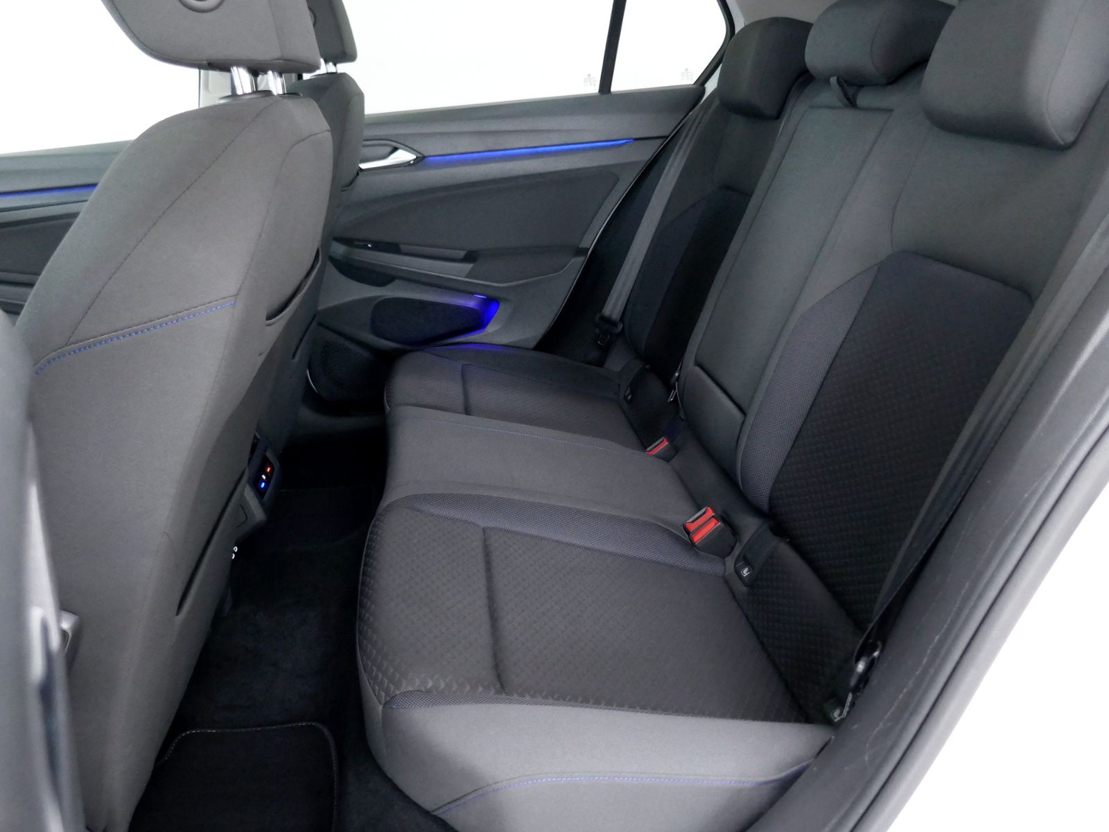 Fahrzeugabbildung Volkswagen Golf VIII UNITED 1.0 TSI | LED PDC Navi App