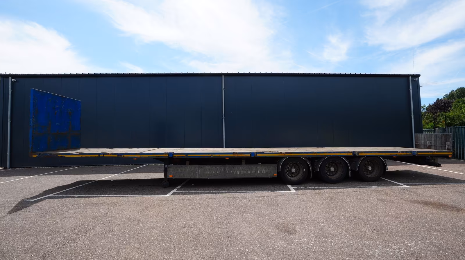Pacton 3 axle Flatbed trailer with twistlocks mega
