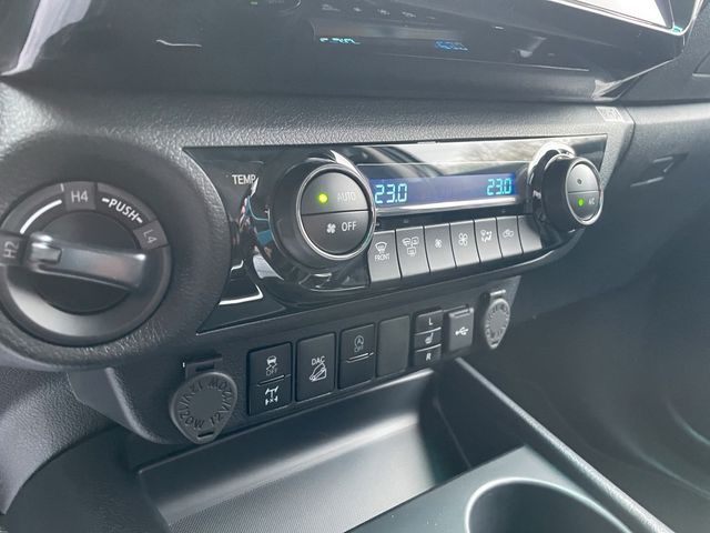Toyota Hilux 2.4D 4x4 Double Cab Comfort *2xPDC*NAV*SHZ