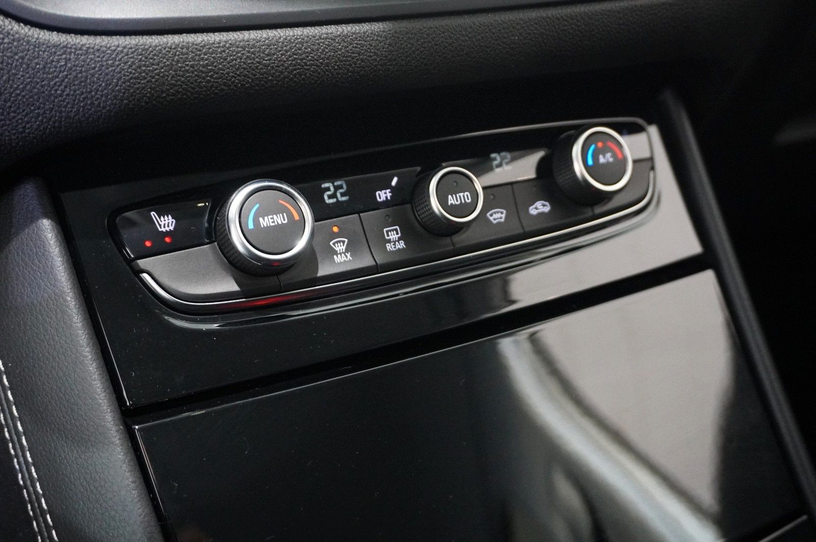 Fahrzeugabbildung Opel Grandland (X) 1.2T GS SPORT NAVI/LED/KAMERA/VIRT