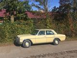 Mercedes-Benz Mercedes Benz /8 230.6  Strich 8 1974 - Au... - Mercedes-Benz 230 mit Benzin-Antrieb: Limousine, 6.8