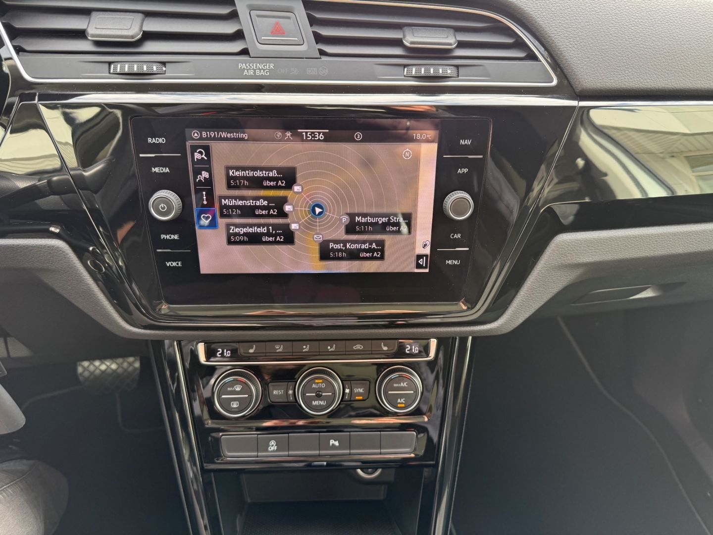 Fahrzeugabbildung Volkswagen Touran Highline BMT Sportpaket AHK Pano Navi LED