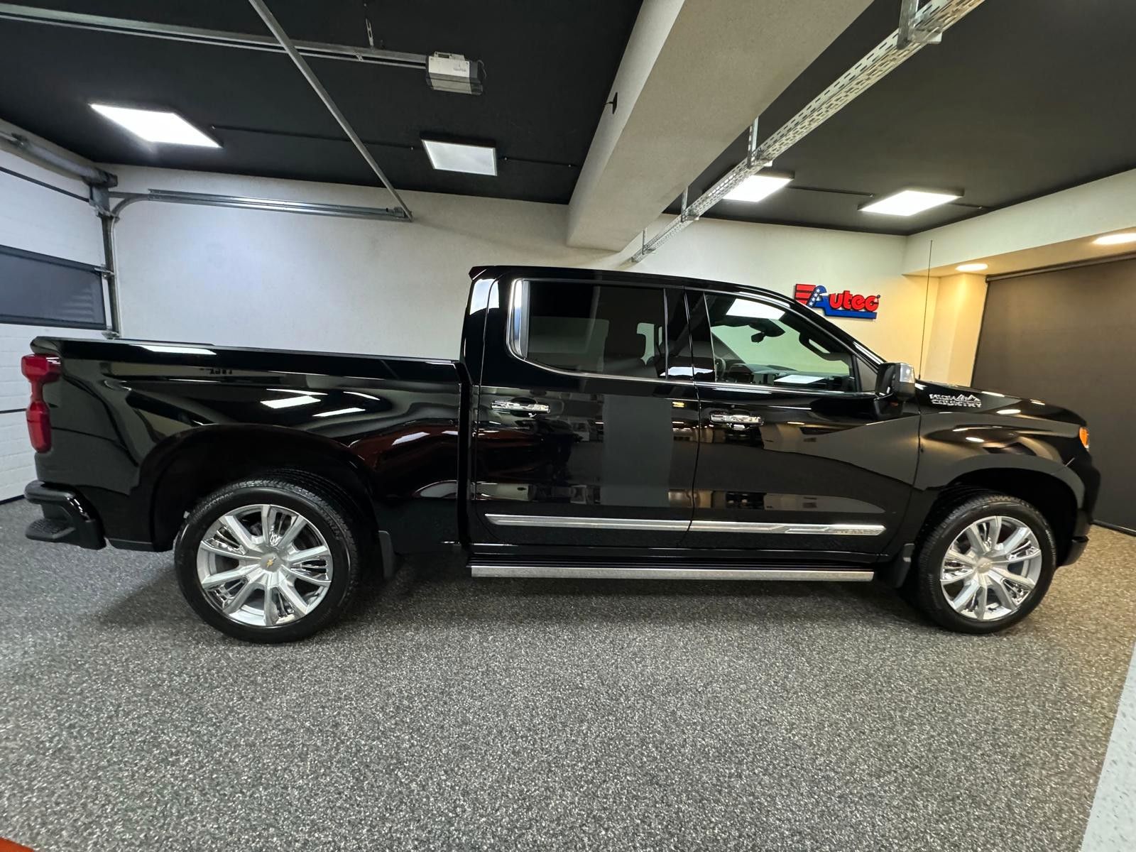 Fahrzeugabbildung Chevrolet 2026 SILVERADO DURAMAX DIESEL 4x4 HIGH COUNTRY