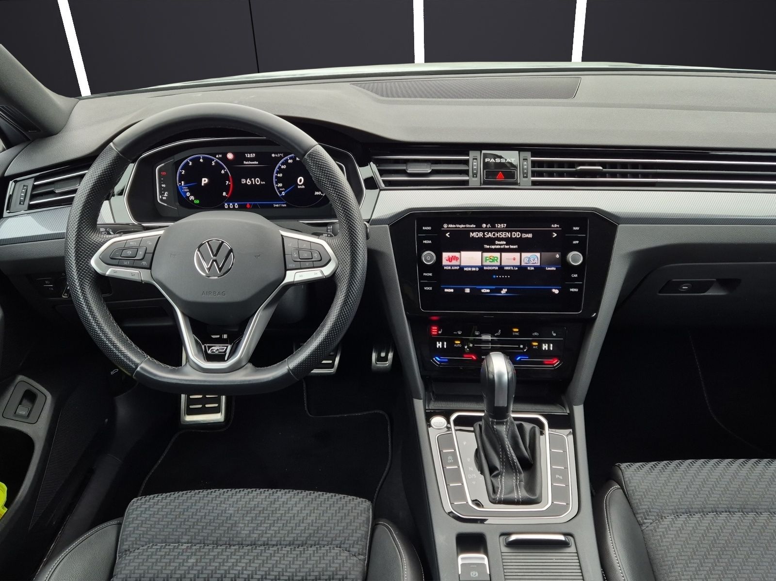 Fahrzeugabbildung Volkswagen Passat Variant TSI R-Line DSG Matrix Navi AID AC