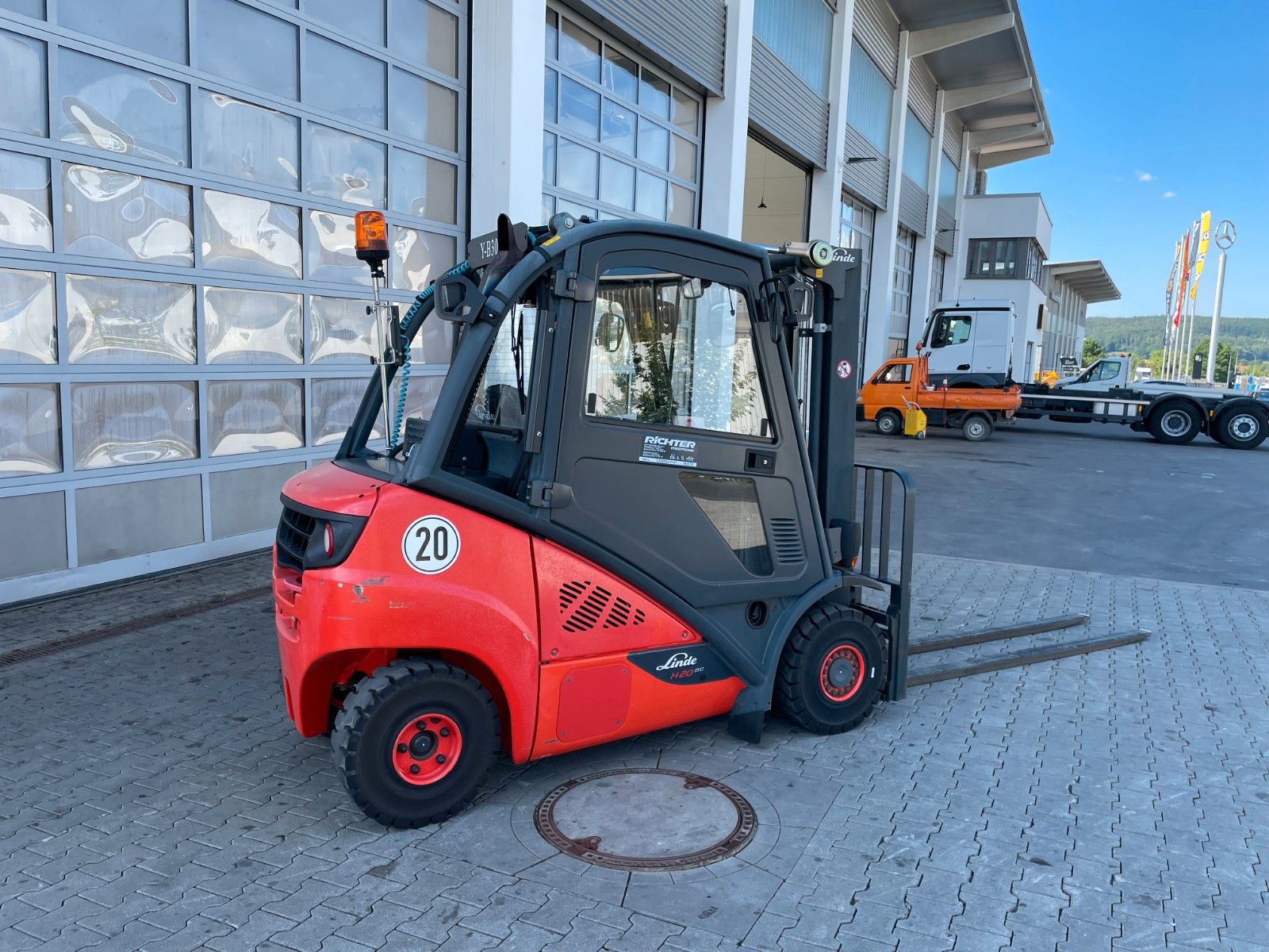 Fahrzeugabbildung Linde H20D-02/600 / Triplex 4,71m / 1.918h / Diesel