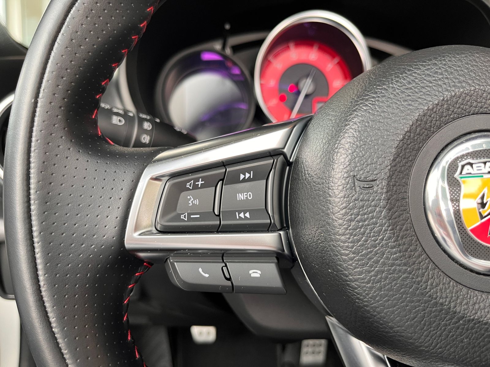 Fahrzeugabbildung Abarth 124 Spider Turismo LED DAB LEDER NAV SHZ