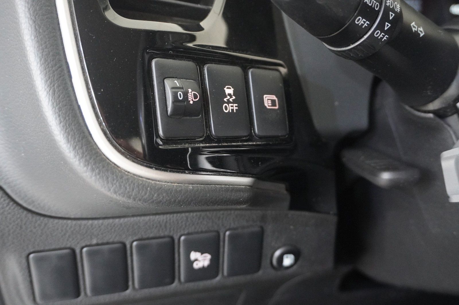 Fahrzeugabbildung Mitsubishi Outlander 2.4 PHEV 4WD NAVI/LED/KAMERA/DAB/AHK