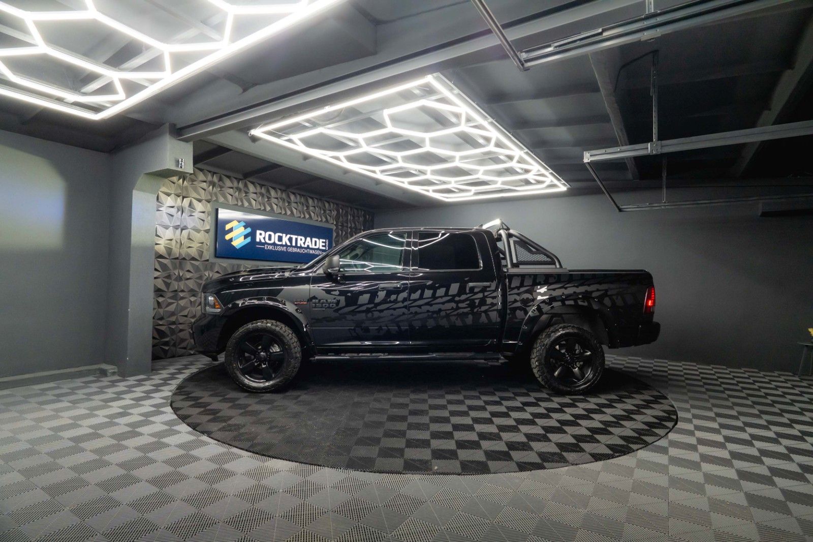 Fahrzeugabbildung Dodge RAM 5.7 V8 HEMI 4x4 OFFROAD Night-Paket *LED*