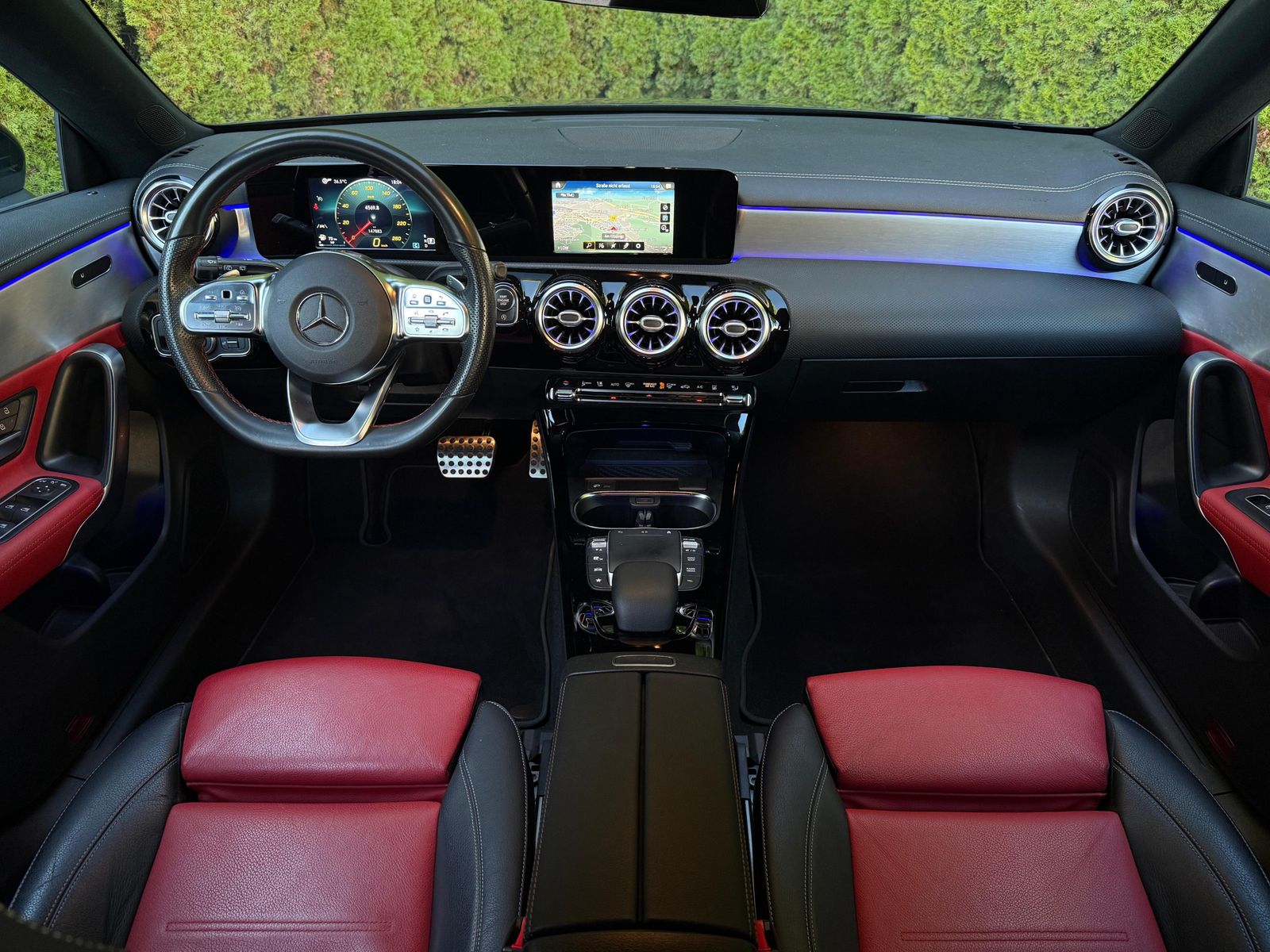 Vehicle illustration Mercedes-Benz CLA 200 Shooting Brake AMG LINE 8G LED+AHK+STHZ