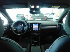 Fahrzeugabbildung Volvo XC40 B3 B DKG Plus Dark 'ACC, PILOT ASSIST'