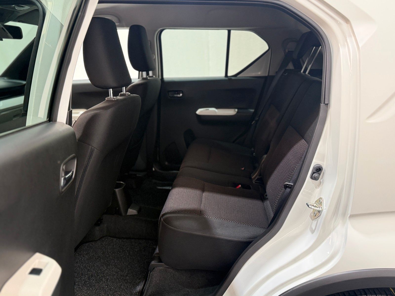 Fahrzeugabbildung Suzuki Ignis Comfort + / NAVI / CAR PLAY / SITZHEIZUNG