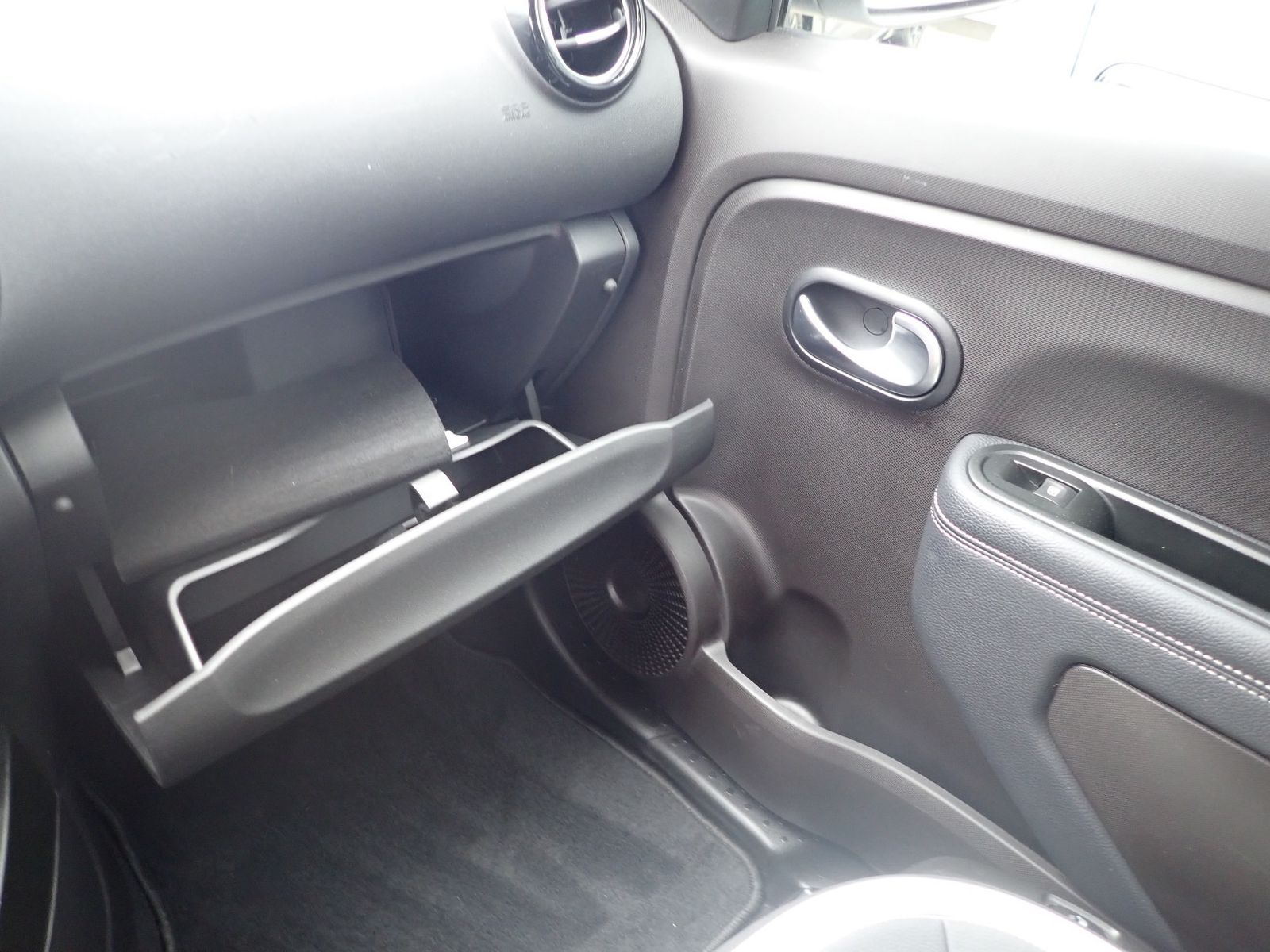 Fahrzeugabbildung Renault Twingo Techno Electric URBAN NIGHT