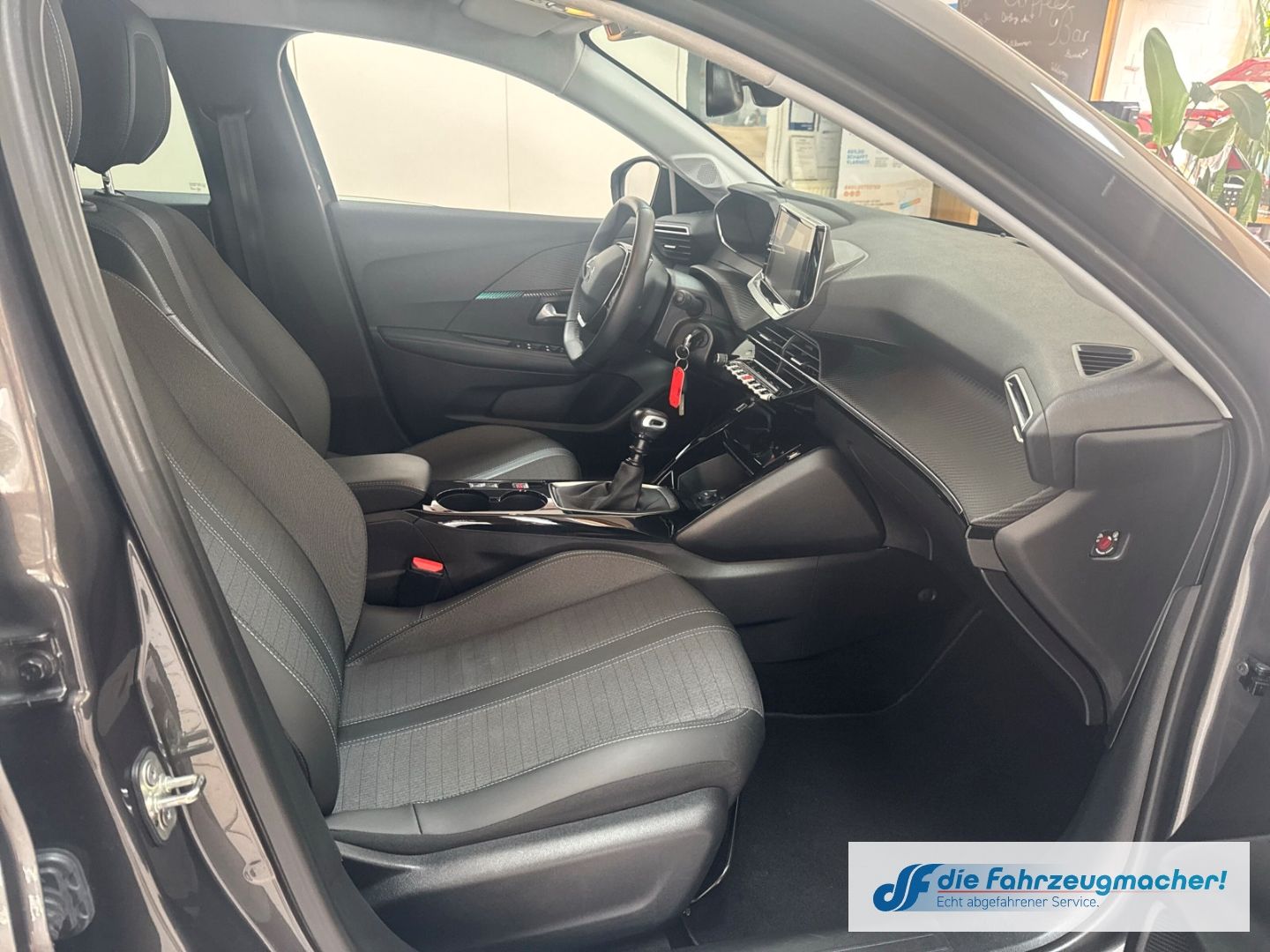 Fahrzeugabbildung Peugeot 208 Allure Navi Digitales Cockpit LED Apple CarP