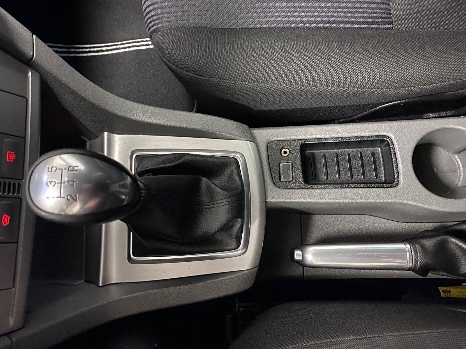 Fahrzeugabbildung Ford Focus 1.6 Turnier+NAVIGATION+GARANTIE+PDC+KLIMA+