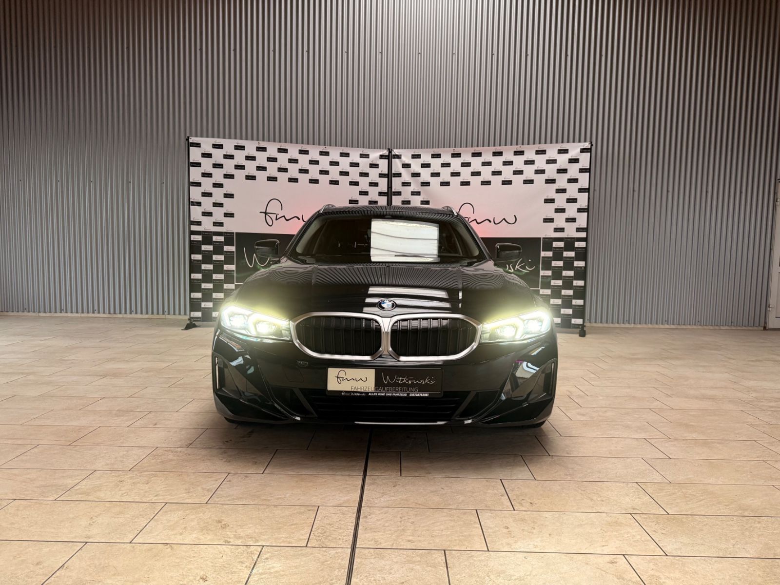 BMW 318 2023