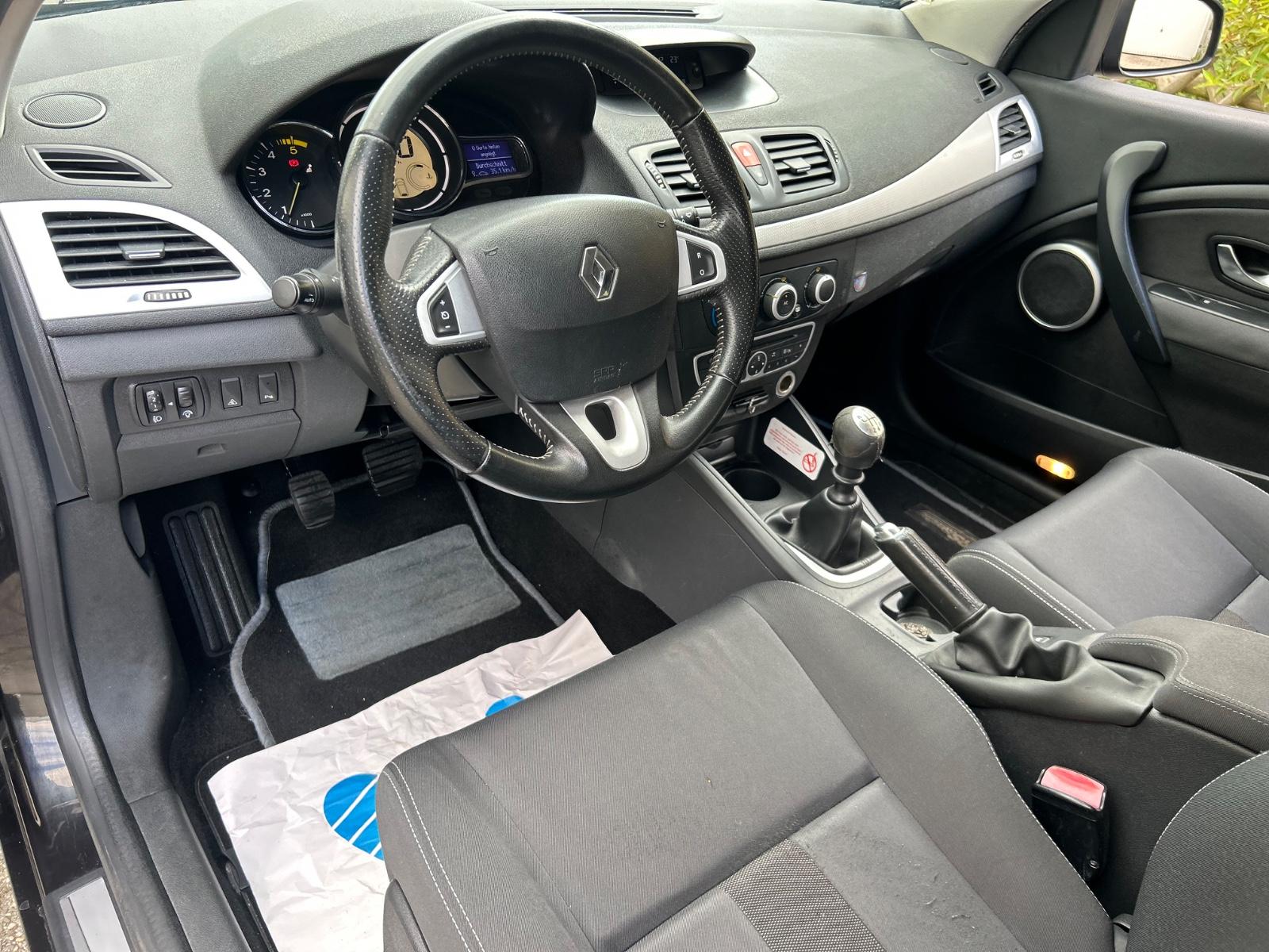 Renault Megane 2010 — photo 11