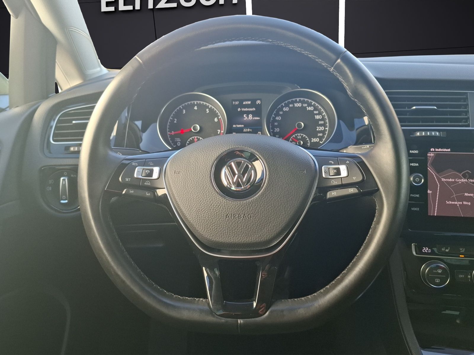 Fahrzeugabbildung Volkswagen Golf VII TSI Higline LED AHK Navi Pano ACC RFK S