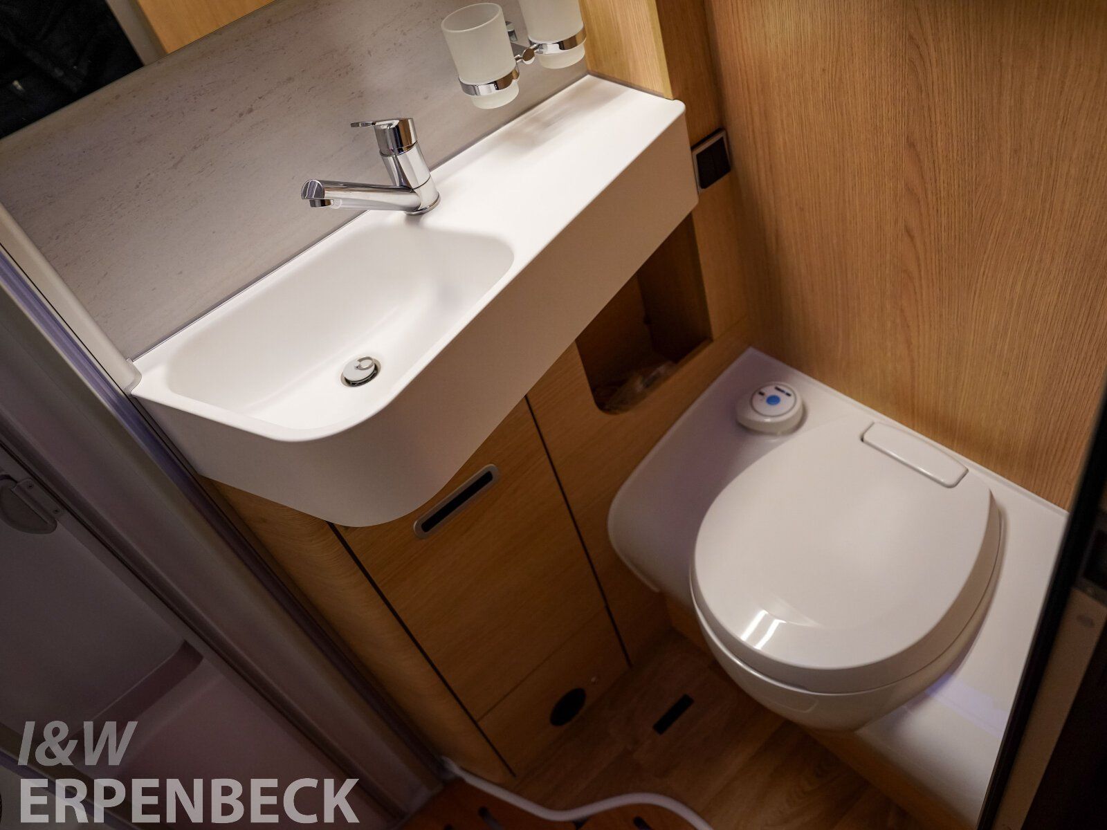 Fahrzeugabbildung HYMER / ERIBA / HYMERCAR MC-T 600 WhiteLine Distronic
