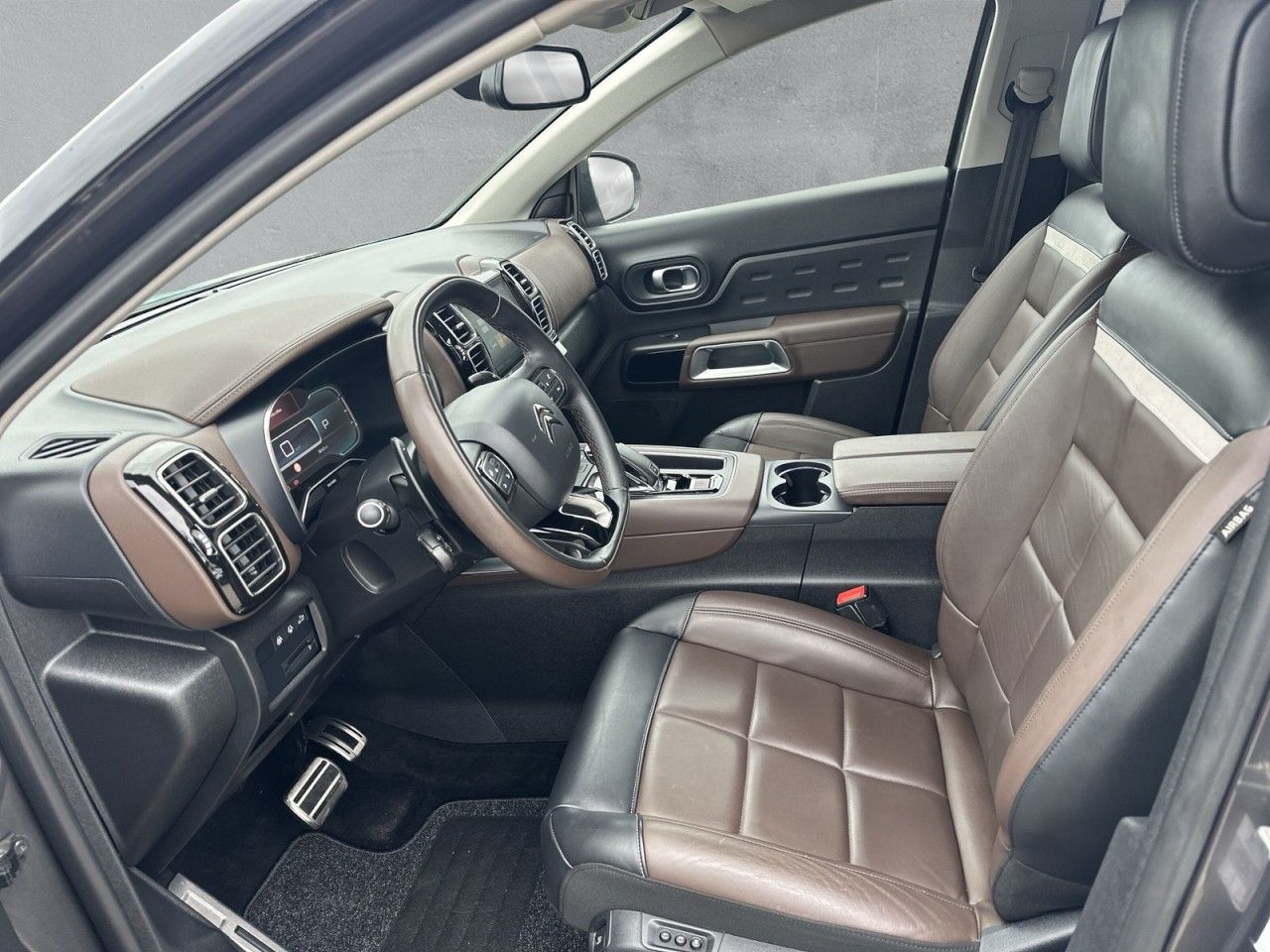 Fahrzeugabbildung Citroën C5 Aircross 2.0 HDI SHINE 180EAT*Navi* - mit KI generiert/bearbeitet