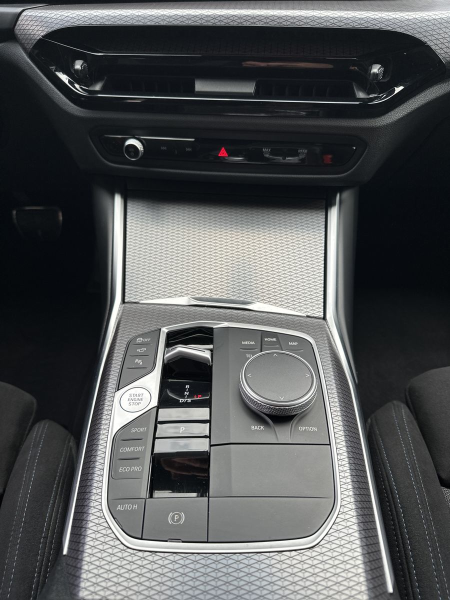 Fahrzeugabbildung BMW 320d Touring M-Sport NAV+LED+ACC+KAMERA+HUD+360°
