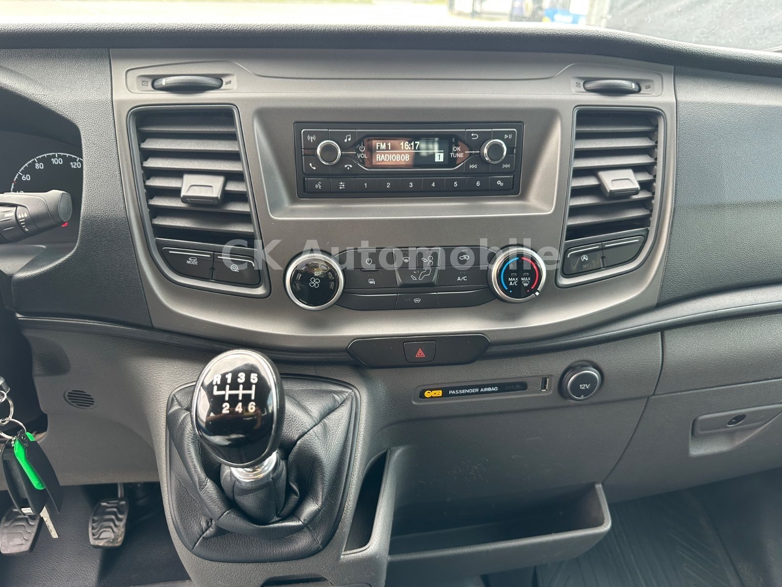 Fahrzeugabbildung Ford Transit Pritsche 350 L3 DoKa Trend/7 Sitze/AHK