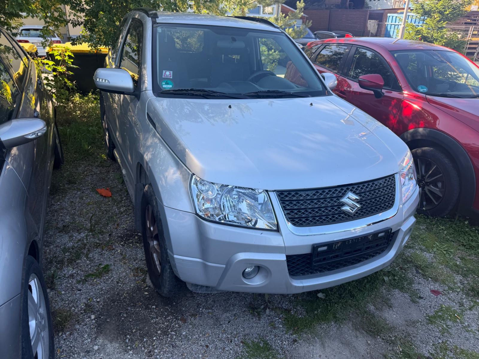 Suzuki Grand Vitara 1.9 DDIS Black and White