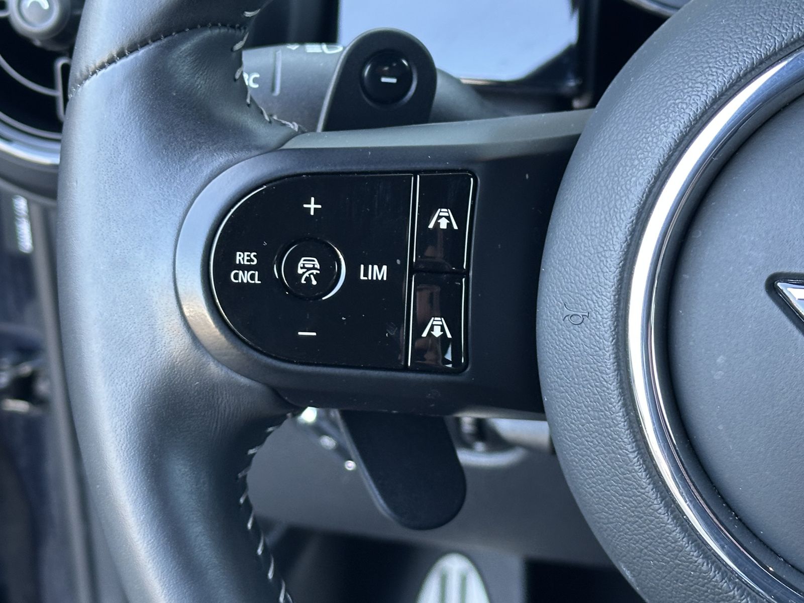 Fahrzeugabbildung MINI John Cooper Works Sport-Aut NAV+LED+DIGDISPL+ACC