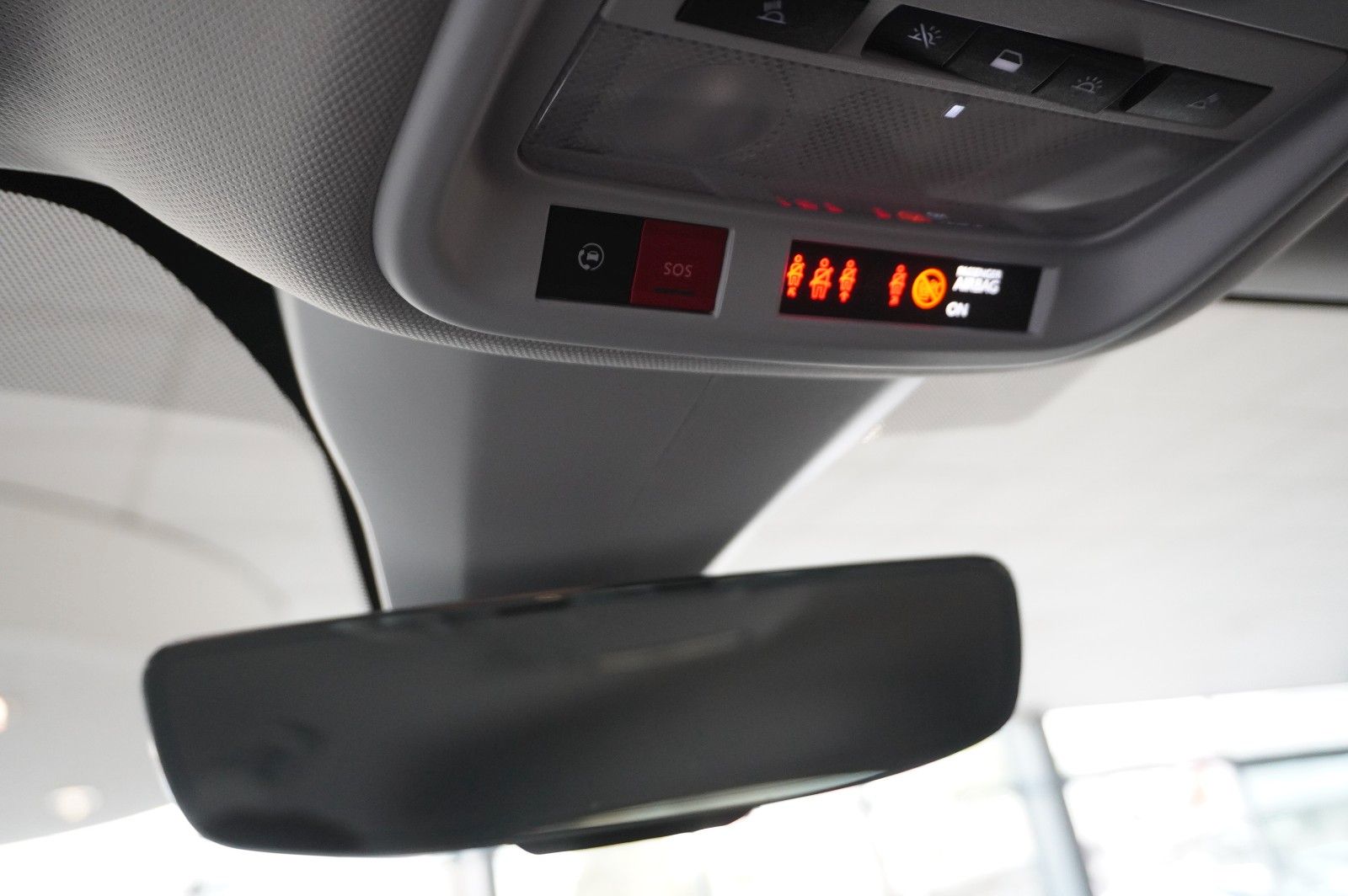 Fahrzeugabbildung Opel Grandland (X) 1.6T HYBRID NAVI/KAMERA/SH/SPORT