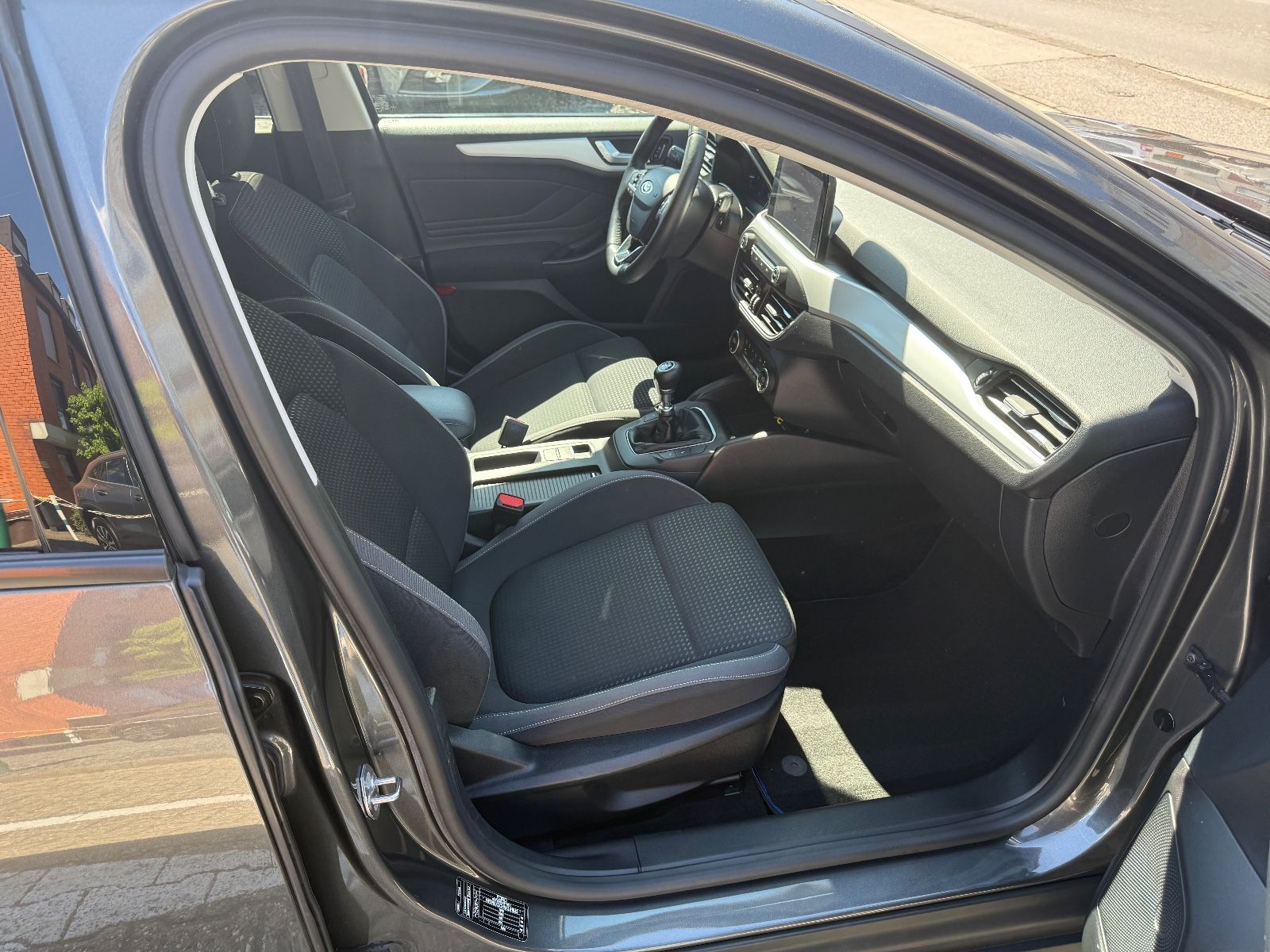 Fahrzeugabbildung Ford Focus Lim. Cool & Connect 1-HD KAMERA LED NAVI