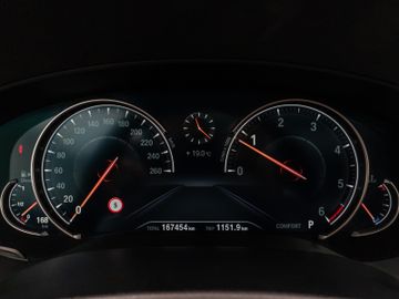 Fahrzeugabbildung BMW 520d SportLine Kamera Panorama HUD H/K AHK LED