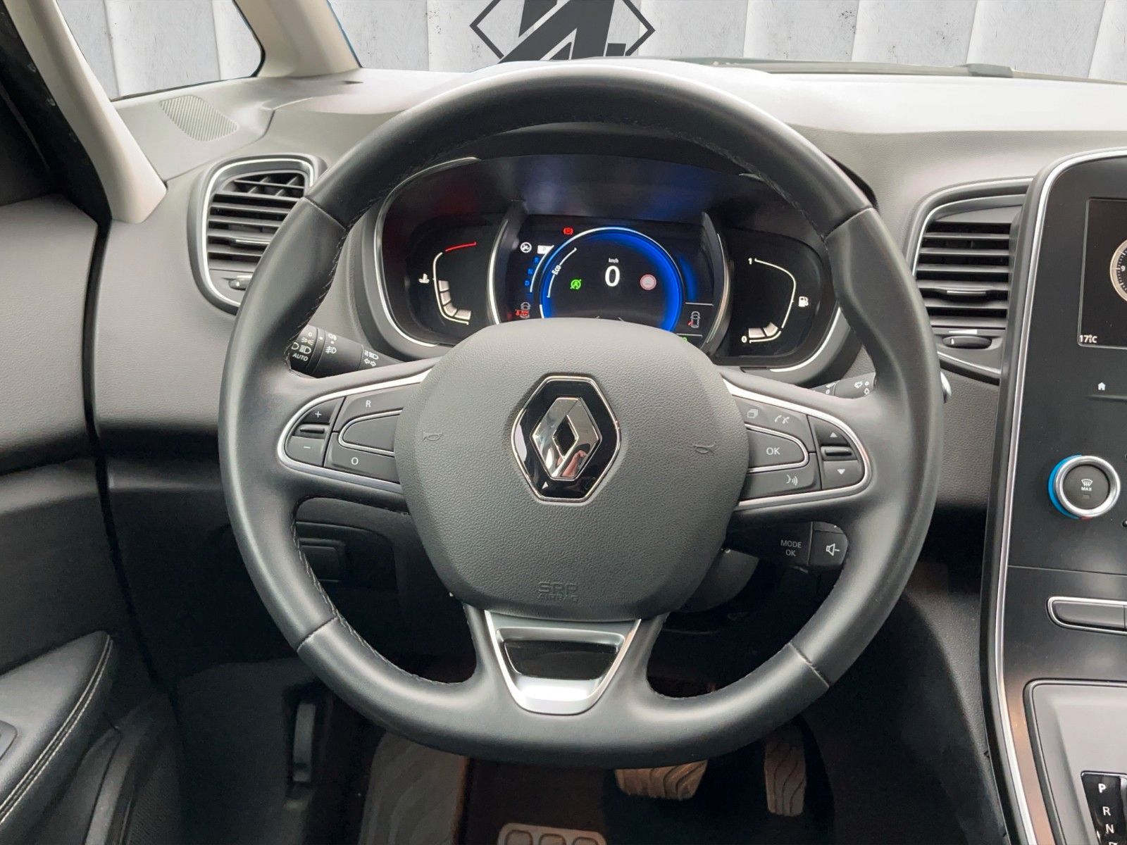 Fahrzeugabbildung Renault Grand Scenic TCE 140*7-Sitzer*Navi*