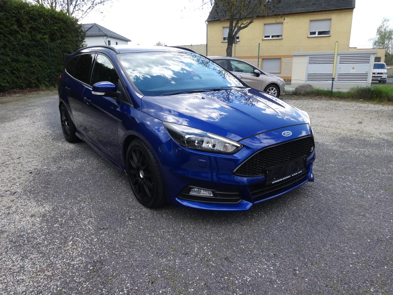 Ford Focus  ST DSG, Leder,Xenon,Navi,SHZ,Bluetooth