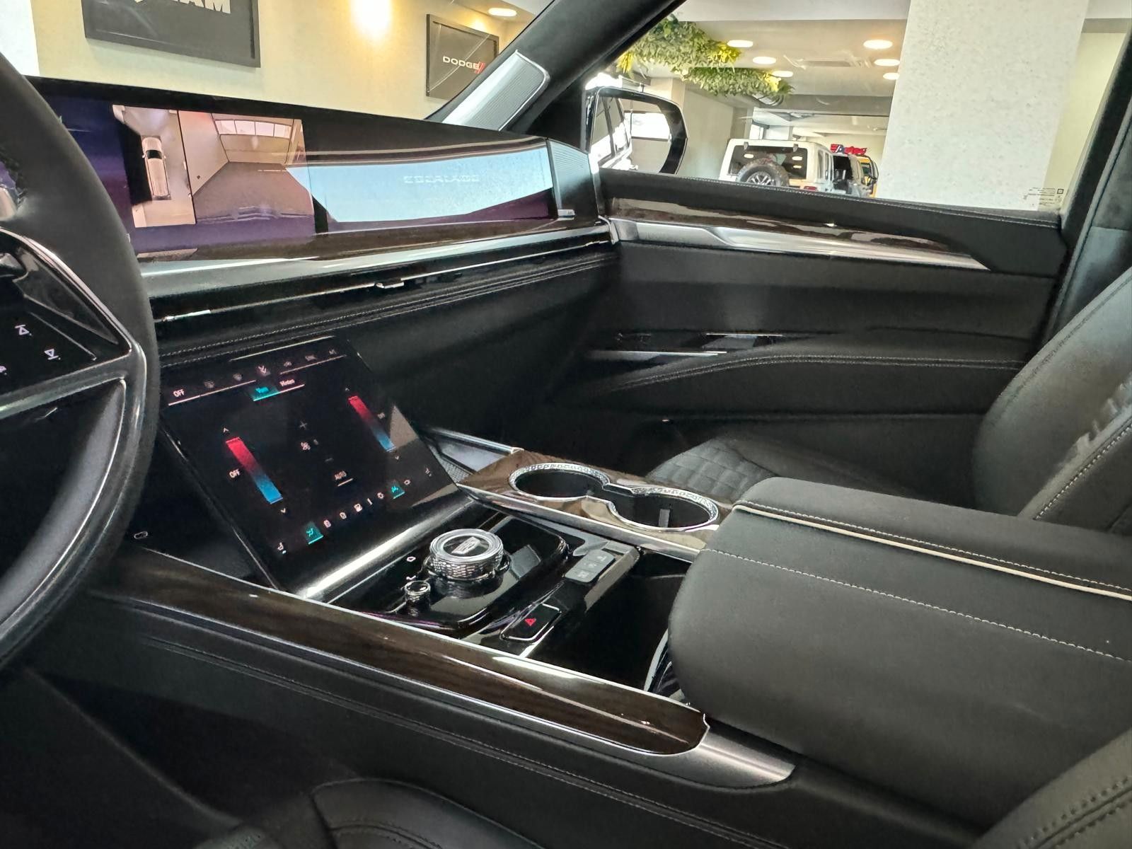 Fahrzeugabbildung Cadillac 2026 ESCALADE SPORT PLATINUM 6.2 V8-24"-ABV EXEC