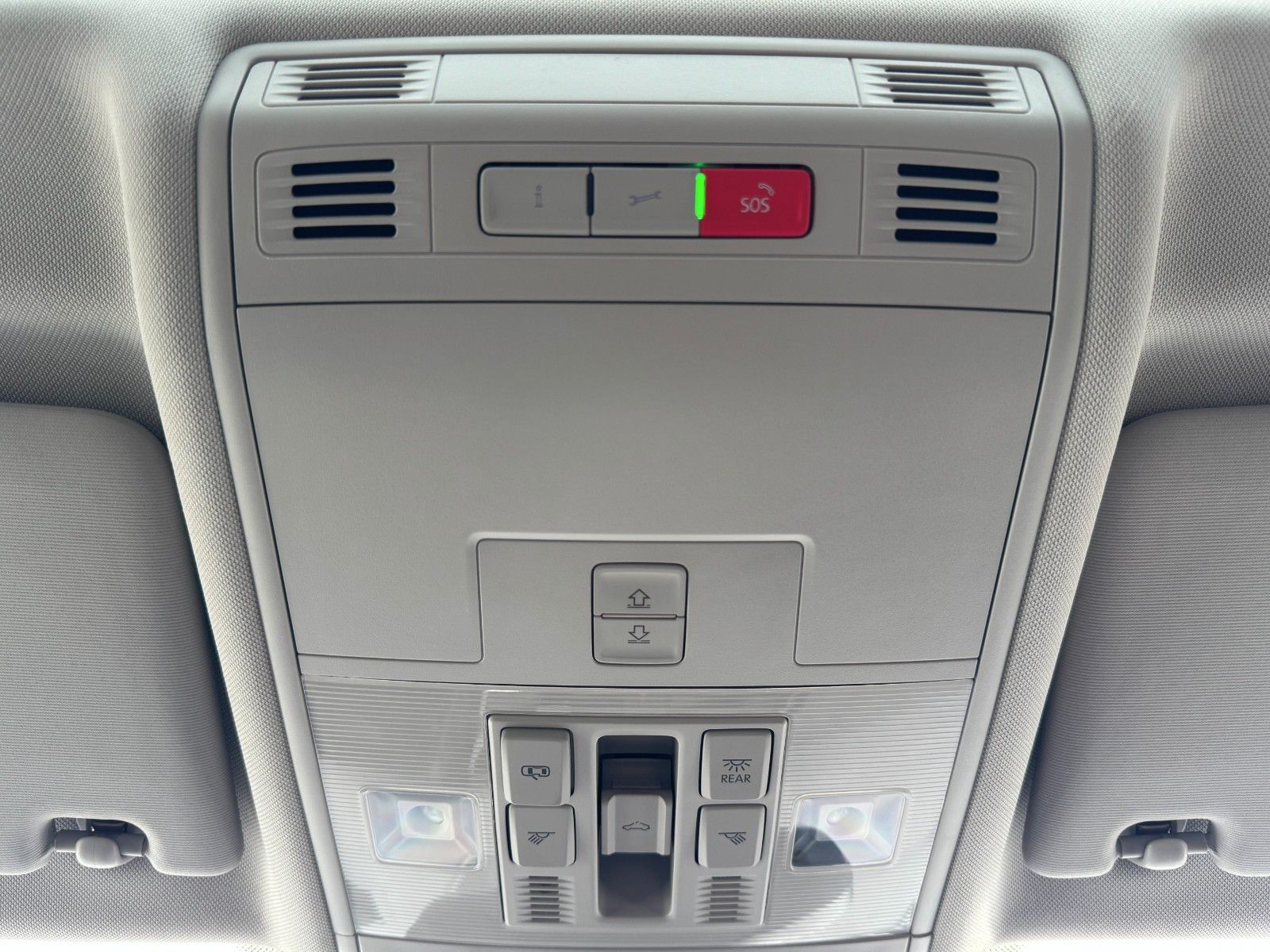 Fahrzeugabbildung Volkswagen Tiguan 2.0 TSI Hgl. 4M Alcan Pano Dynaudio 360°
