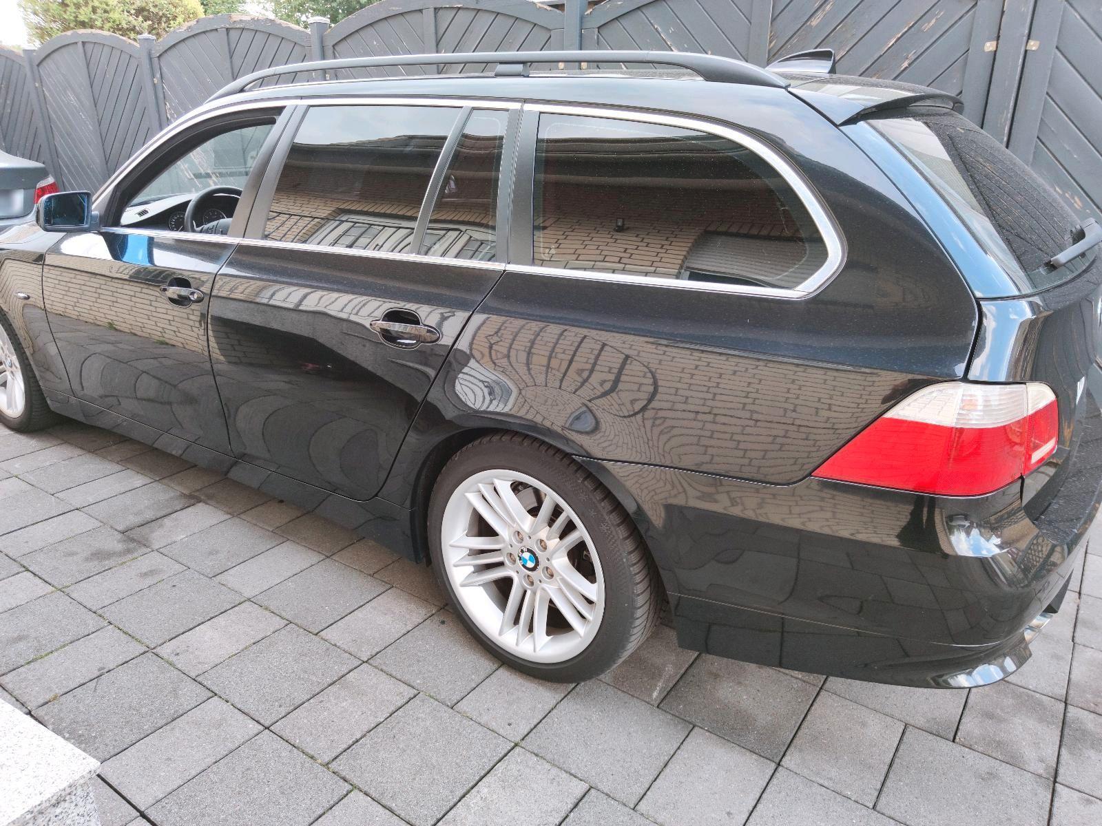 BMW 525 2006 — rear view