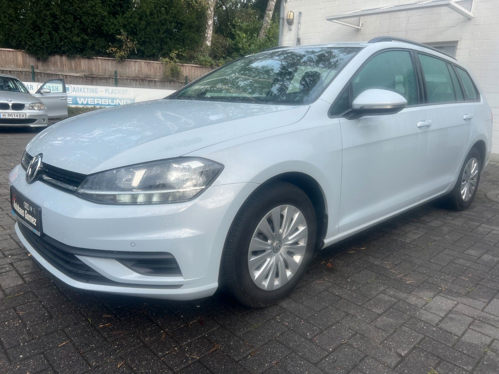 Volkswagen Golf - 1
