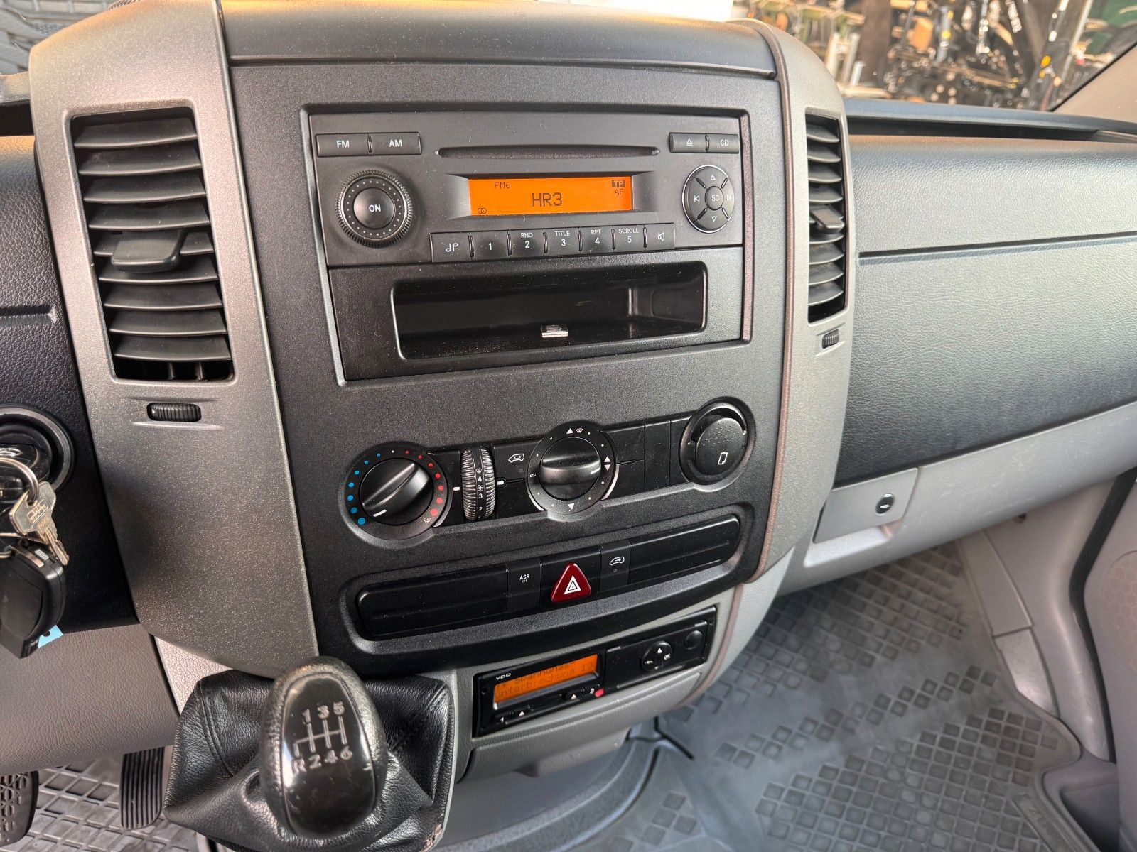 Fahrzeugabbildung Mercedes-Benz Sprinter 516 CDI 4325 Möbelkoffer Treppe