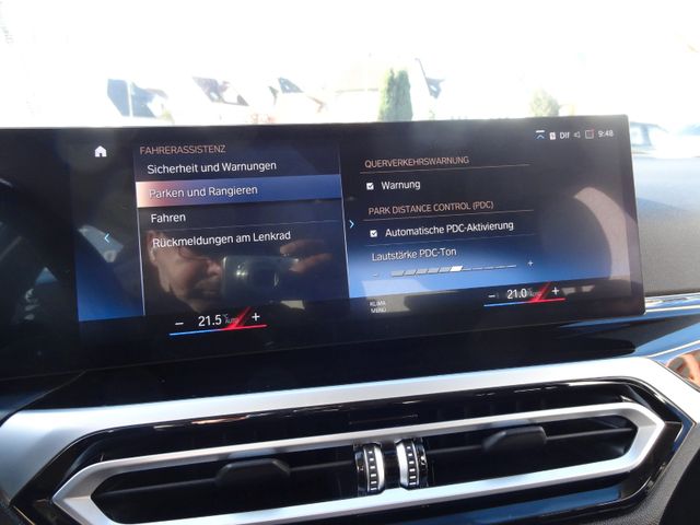 Fahrzeugabbildung BMW 318d/CurvedDisplay/1.Hd/LED/Leder/Navi/