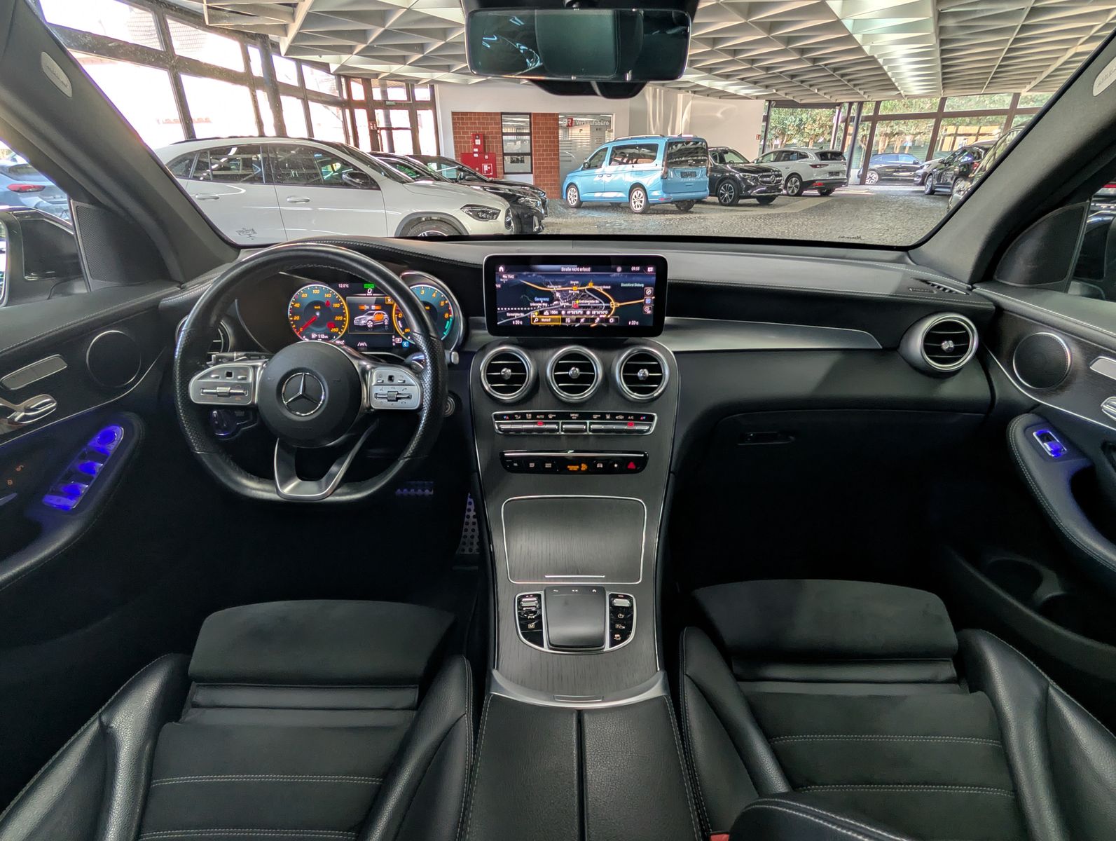 Fahrzeugabbildung Mercedes-Benz GLC 300 de AMG 4Matic PANO LED HUD ACC AMBI VIRT