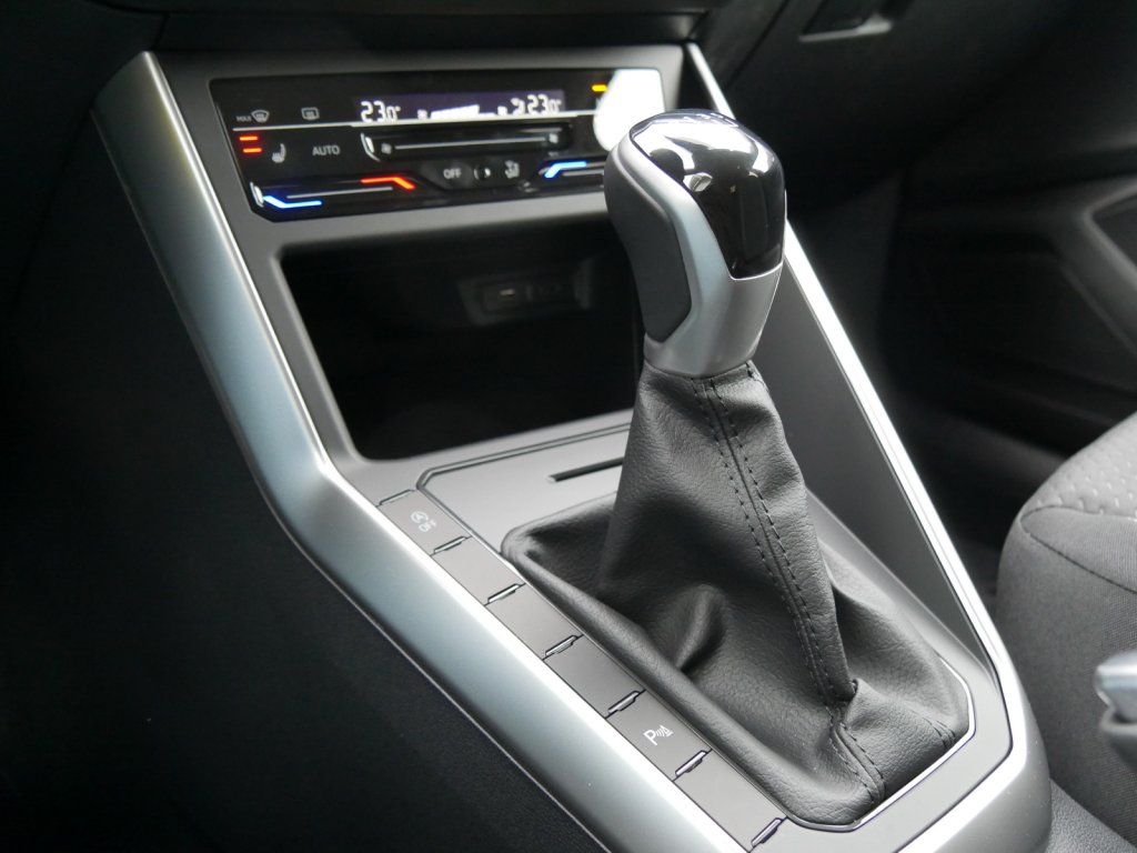 Fahrzeugabbildung Volkswagen Polo 1.0 TSI Life SHZ PDC