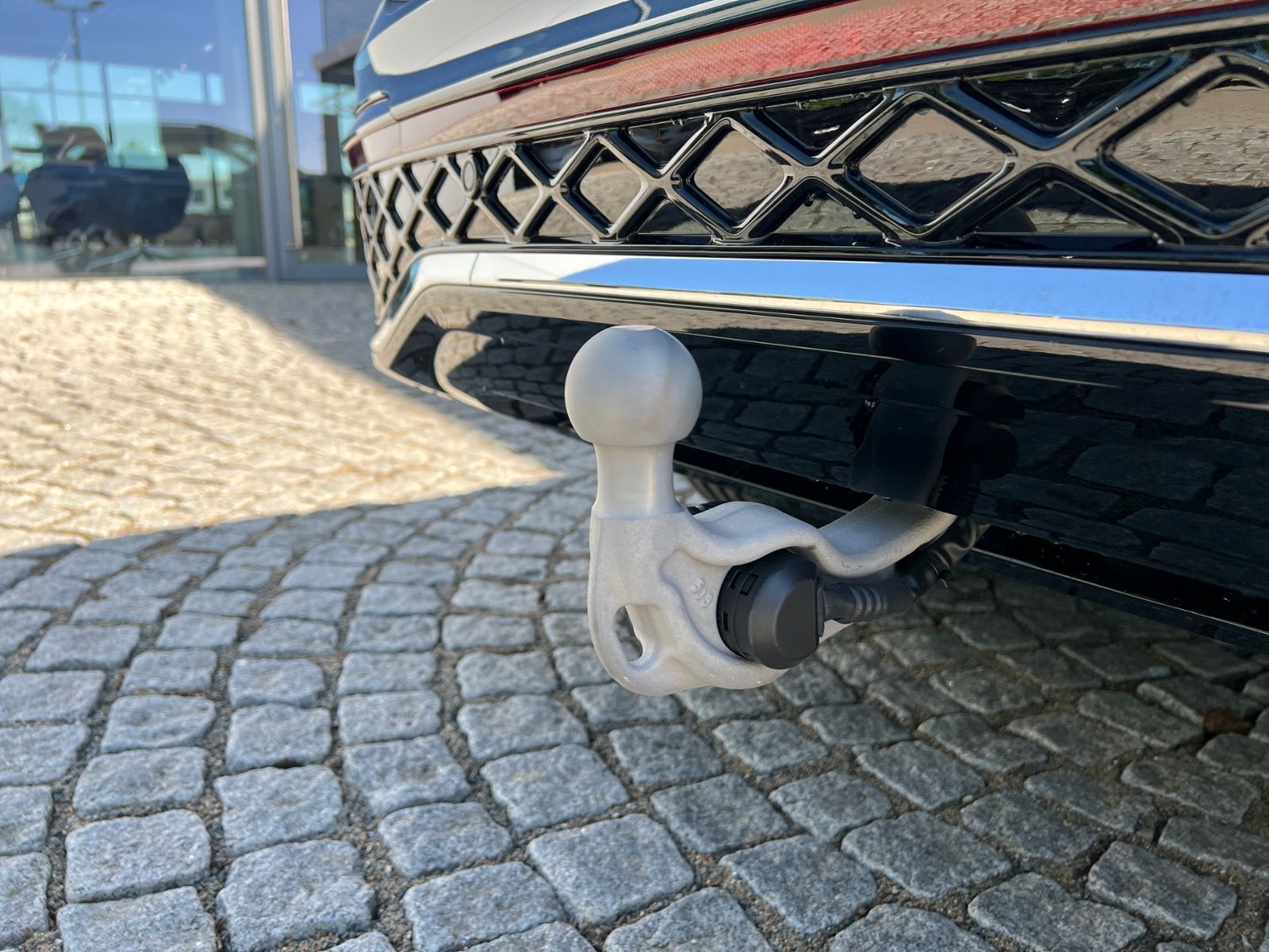Fahrzeugabbildung Volkswagen Tiguan R-Line 1.5 eTSI DSG *AHK, IQ.Light, ACC,