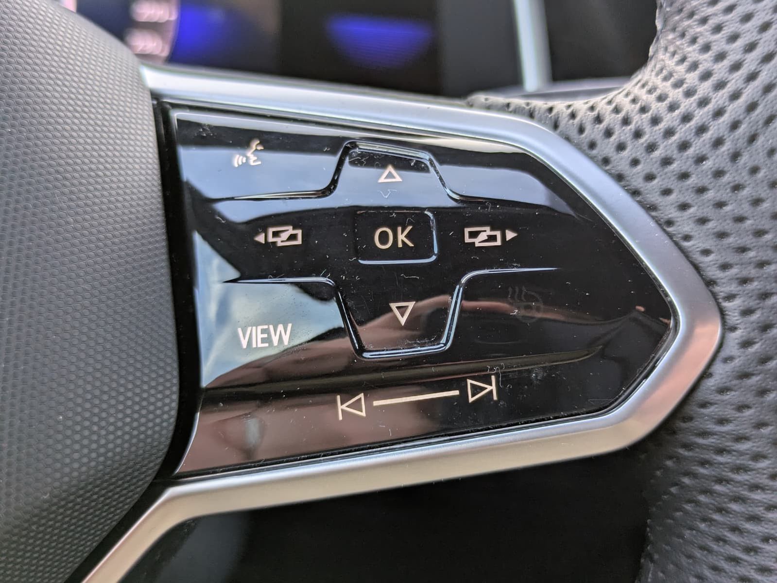 Fahrzeugabbildung Volkswagen T-Roc 2.0 TDI R-Line DSG 19"MATRIX*ACC*KAM*NAVI