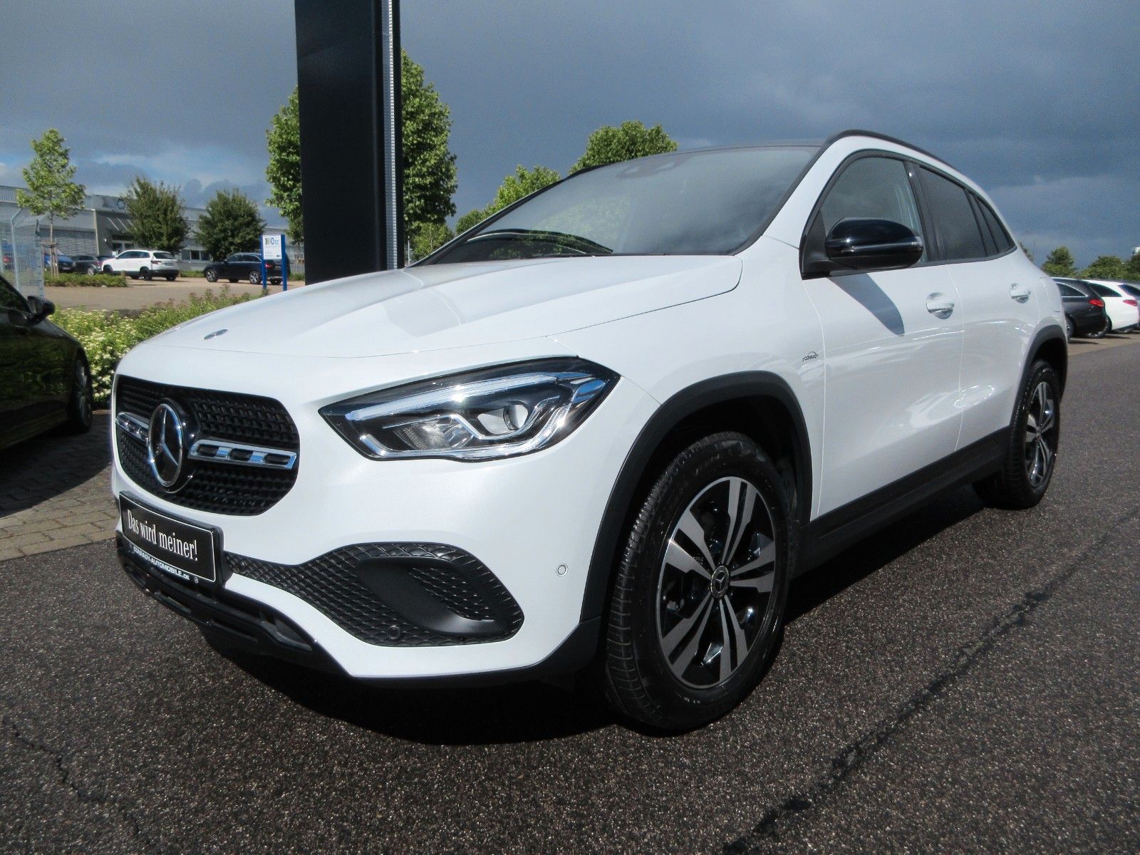 MERCEDES-BENZ GLA 200 d Progressive 4M 8G LED Navi Kamera Pano