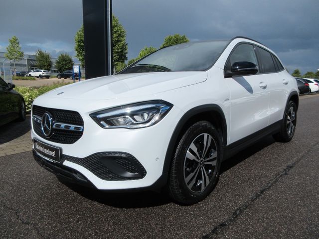 MERCEDES-BENZ GLA 200 d Progressive 4M 8G LED Navi Kamera Pano