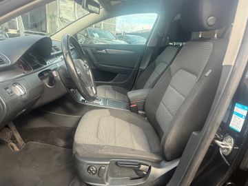 Volkswagen Passat - 11
