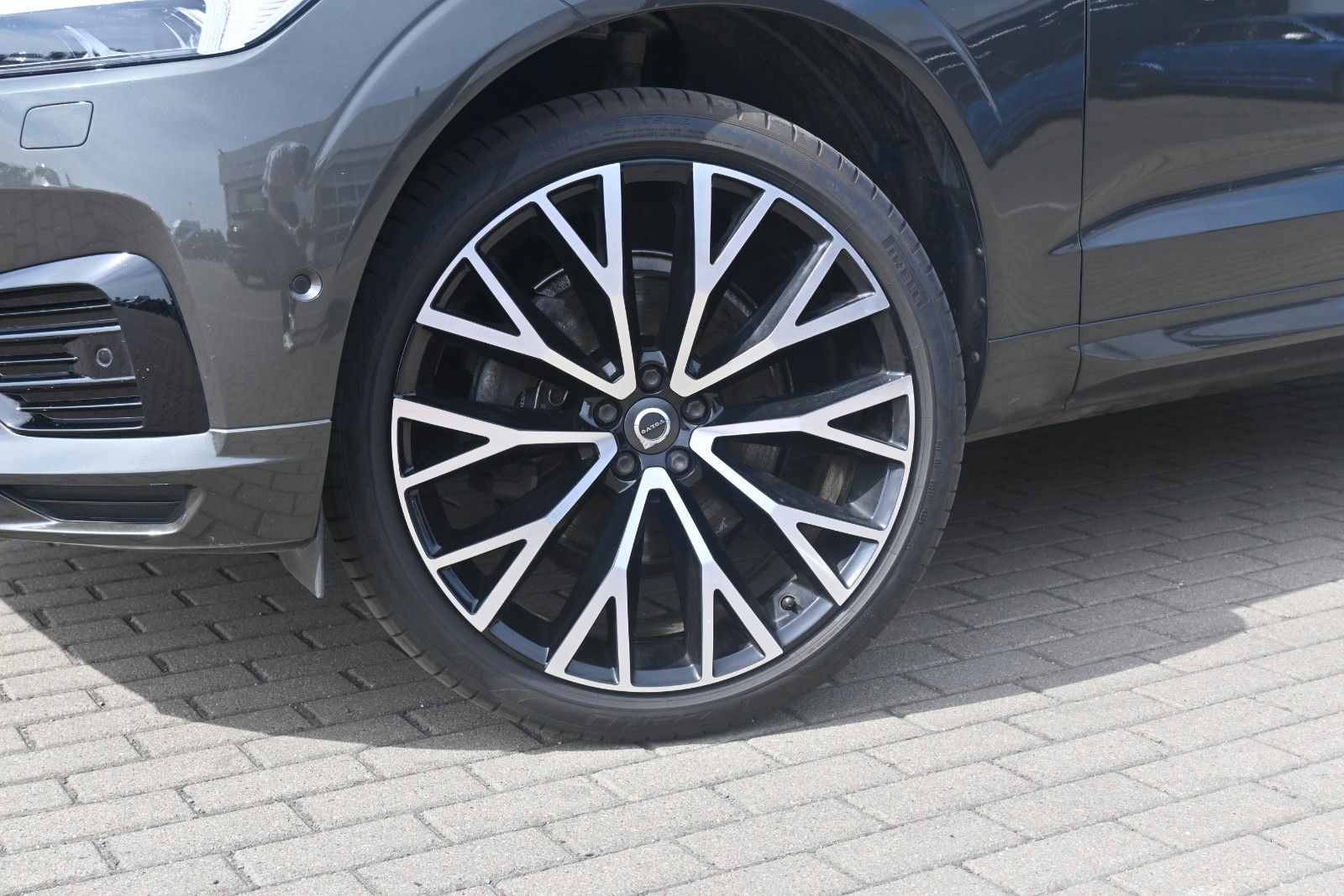 Fahrzeugabbildung Volvo XC60 T8 Twin Engine AWD R-Design*360°*LUFT*ACC