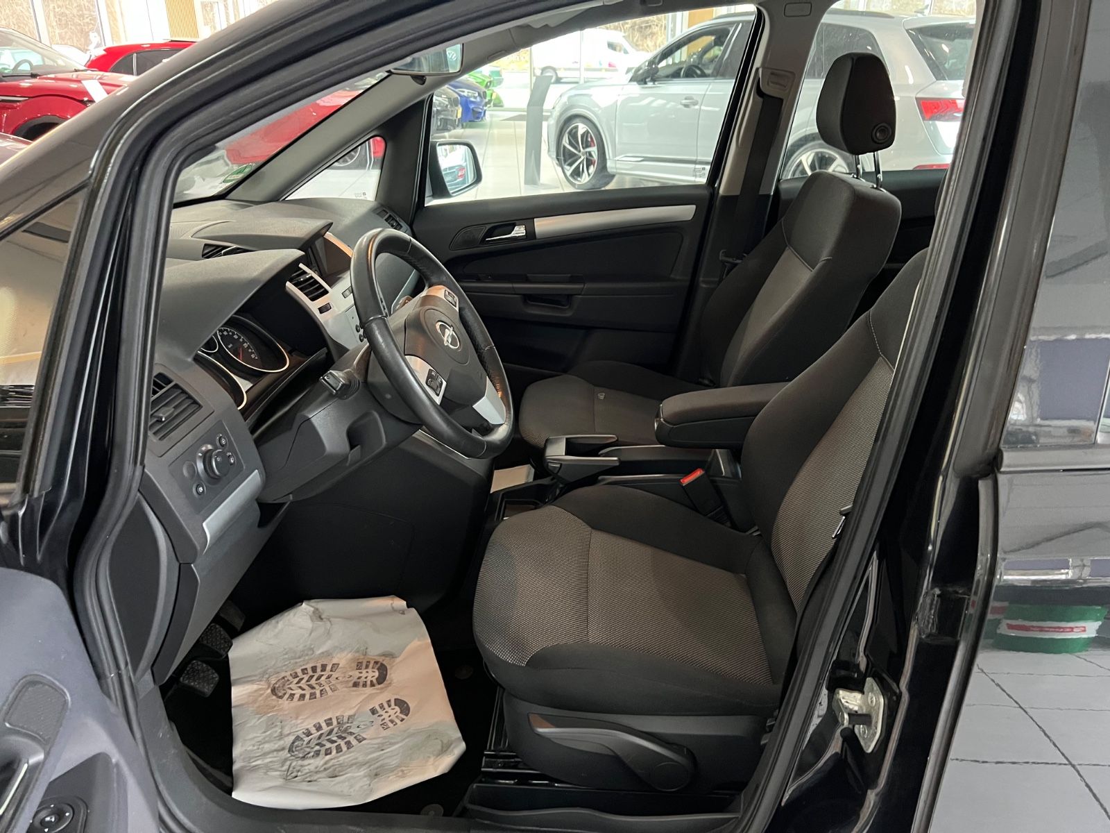 Fahrzeugabbildung Opel Zafira B Family 1.8 * 1.HAND* 7.Sitzer *