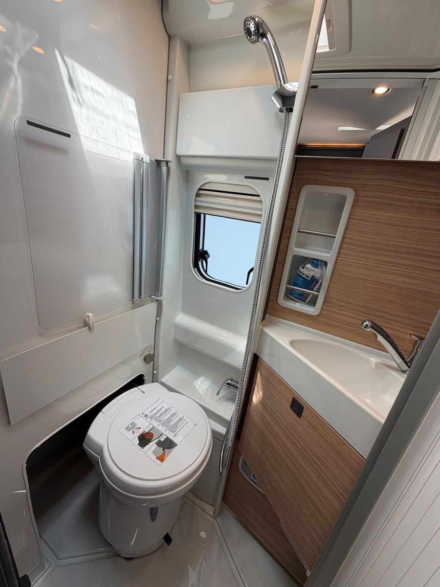 Fahrzeugabbildung Malibu Van first class - two rooms GT skyview 640 LE RB