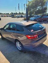 Lada Vesta 1.6 16V Luxus Automatik Luxus - : Limousine, Luxus